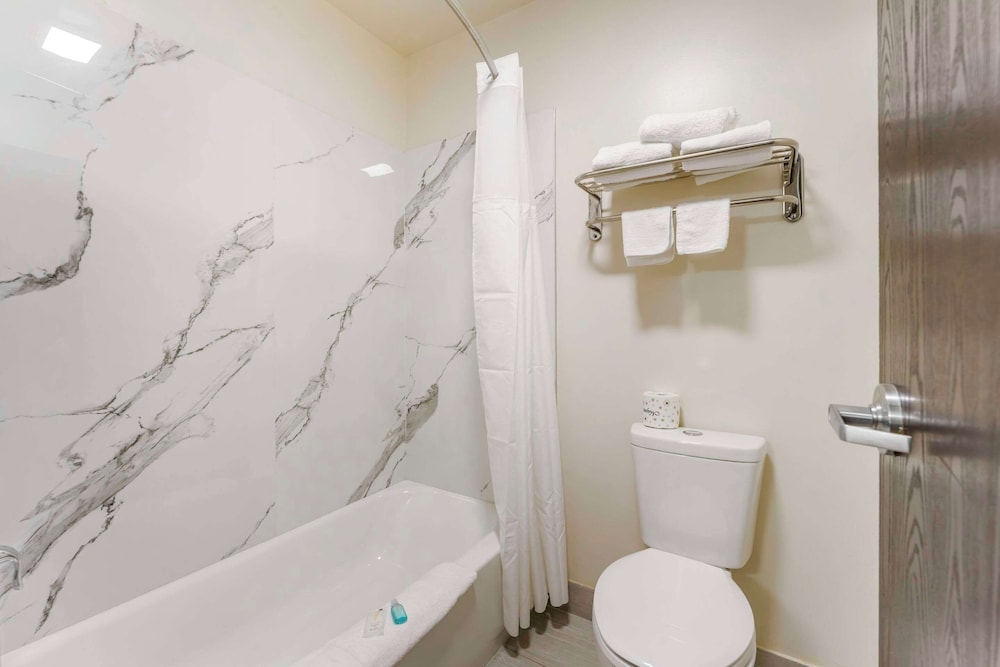 Efficiency, King Bed, Accessible، Suburban Studios LaVale-Cumberland 4/4
