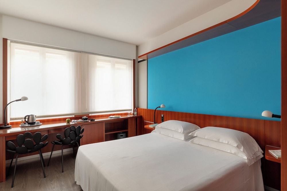 SUPERIOR, DOUBLE OR TWIN BED