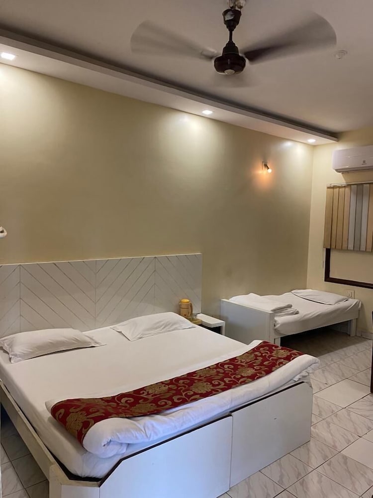 Hotel New Sunder 9/28