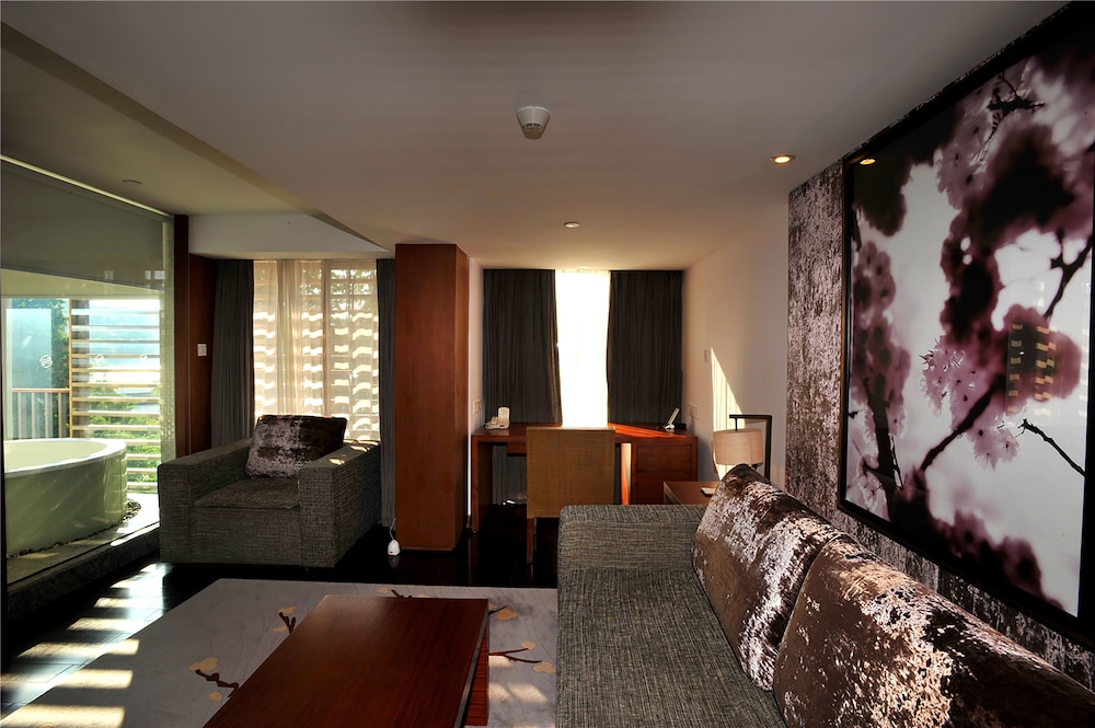 Baiyun Lakeside Hotel 30/50