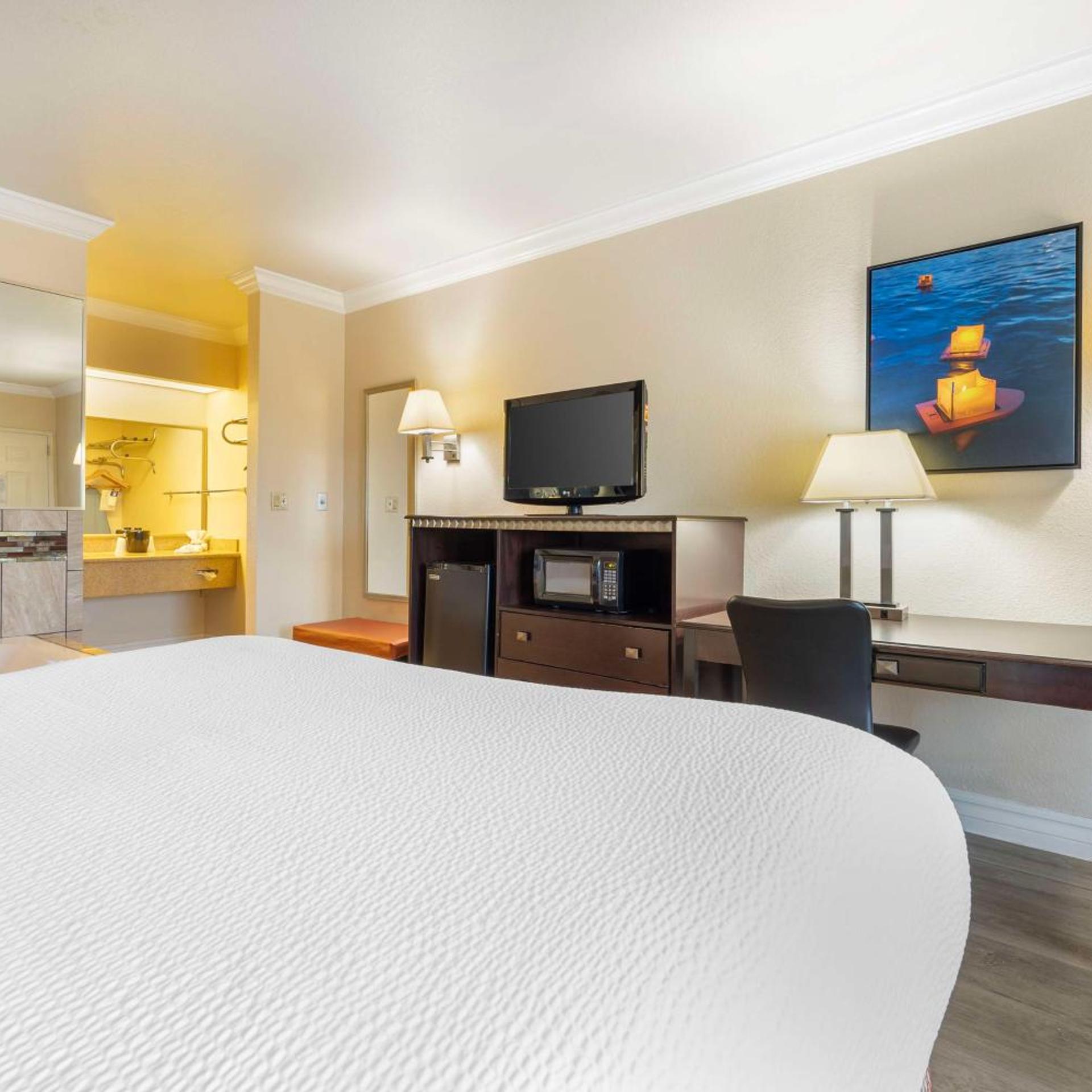 Room, King Bed, Hot Tub