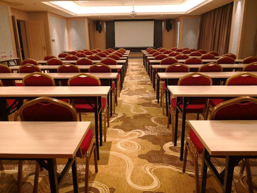 Vienna International Hotel (Tianjin Meijiang Convention and Exhibition Center) 32/35