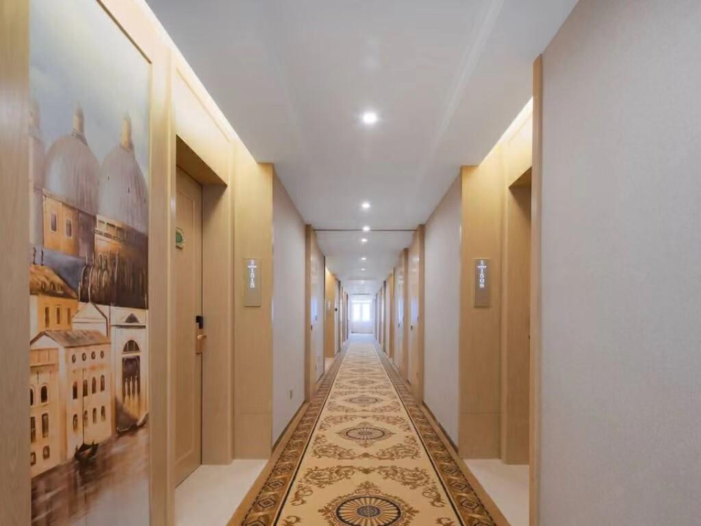 Vienna International Hotel (Nanchang Erqi North Road) 24/39