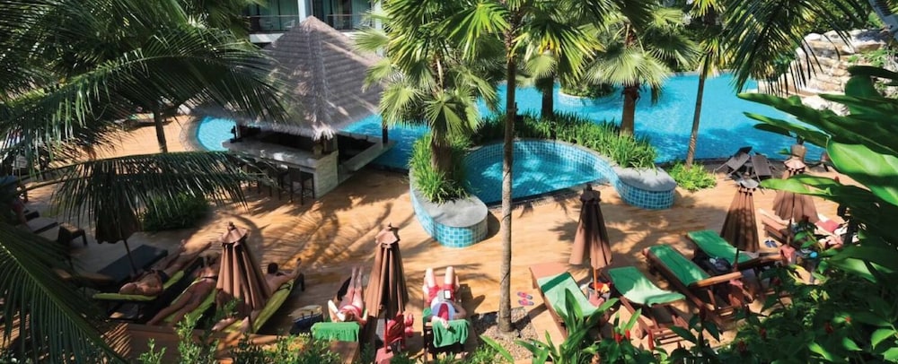 HULA HULA RESORT l truly tropical and fun wellness 8/90