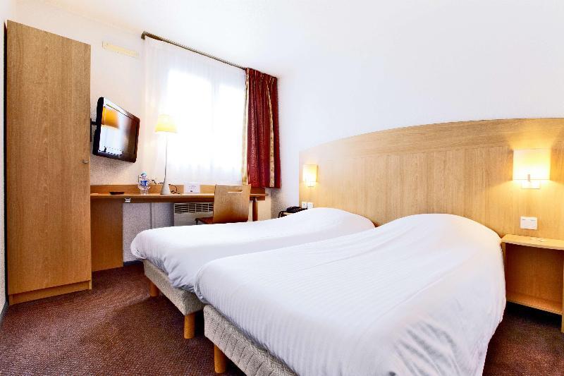 Room, Triple