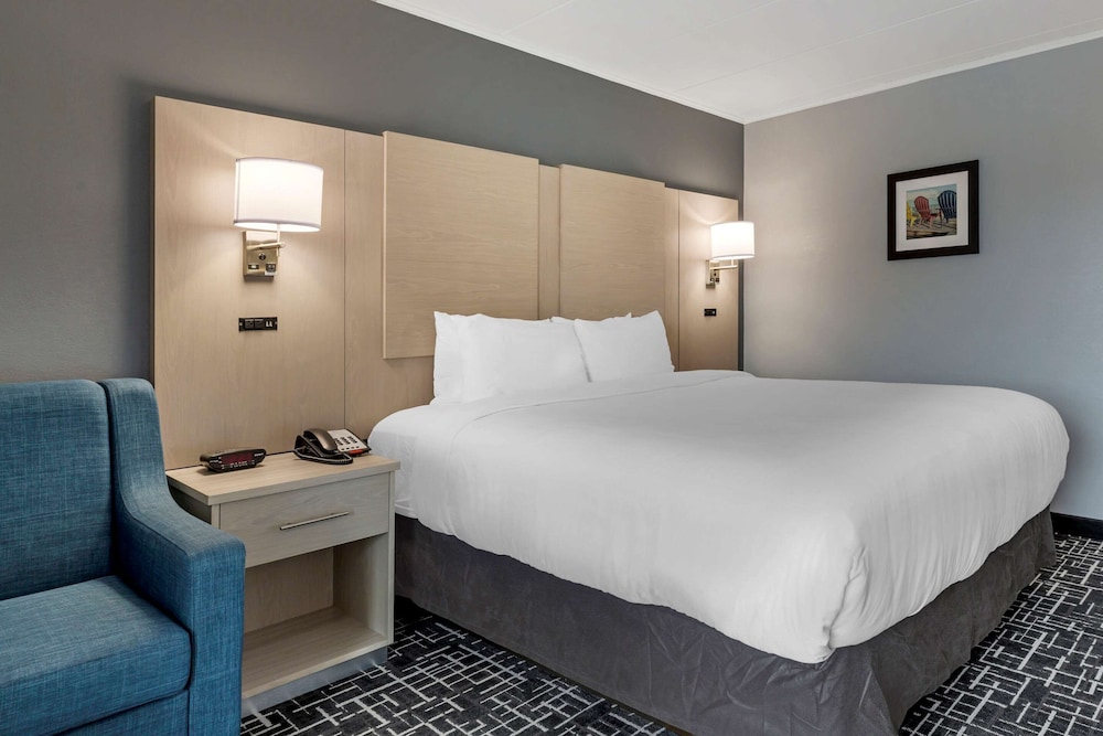 Comfort Inn Hyannis - Cape Cod 12/39