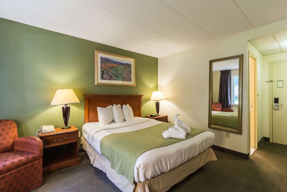 Quality Inn and Suites Conference Center West Chester 18/41