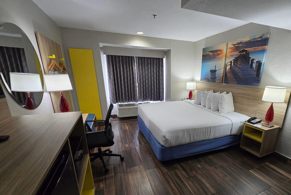 ROOM, KING BED