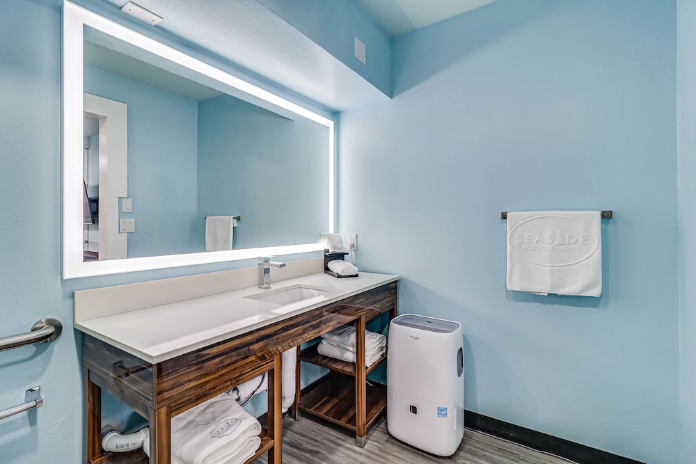 Seaside Boutique Hotel, Waves At Your Doorstep 47/50