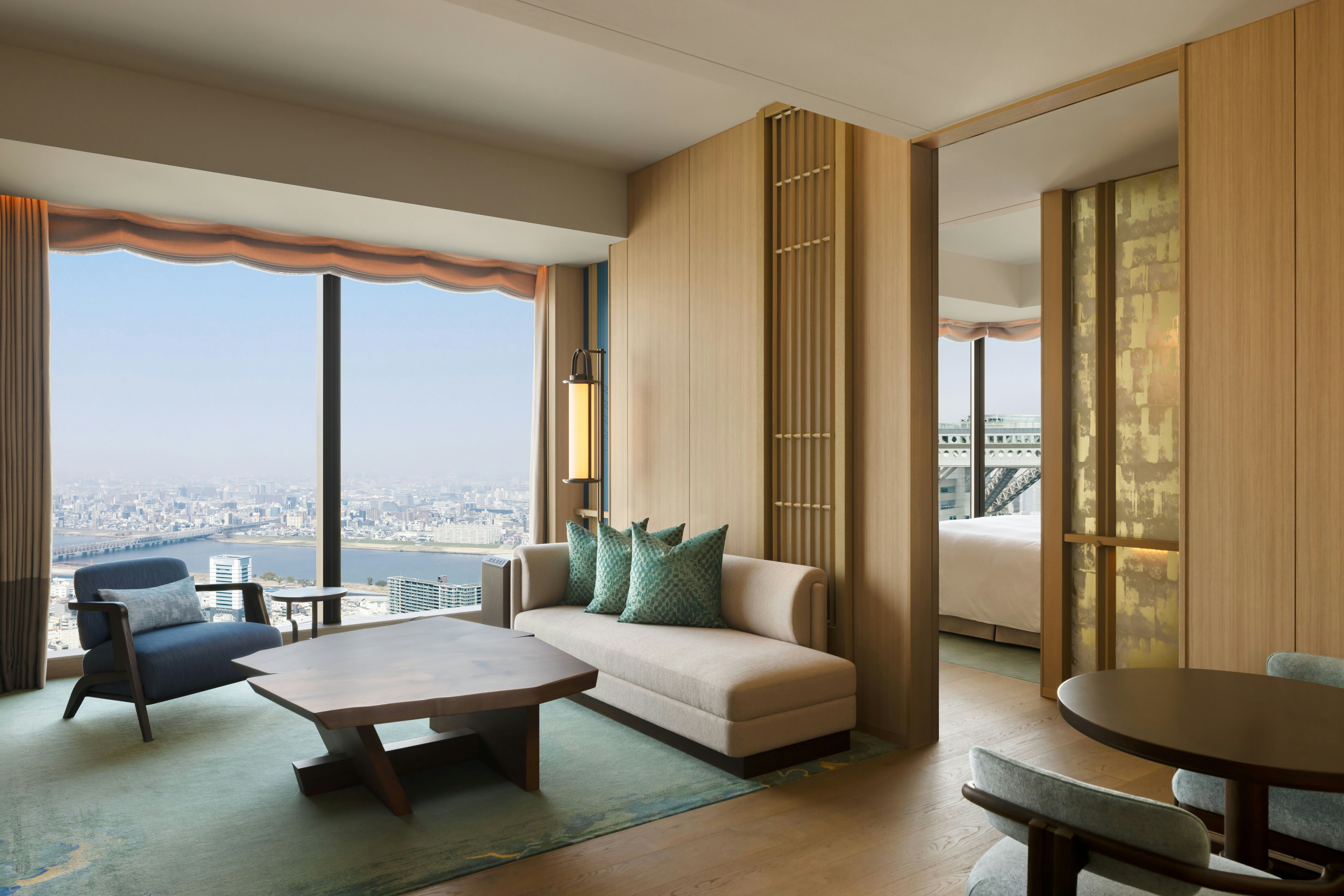 2 Bedrooms, Suite, Corner
