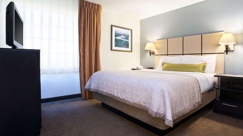 Sonesta Simply Suites Clearwater 13/43