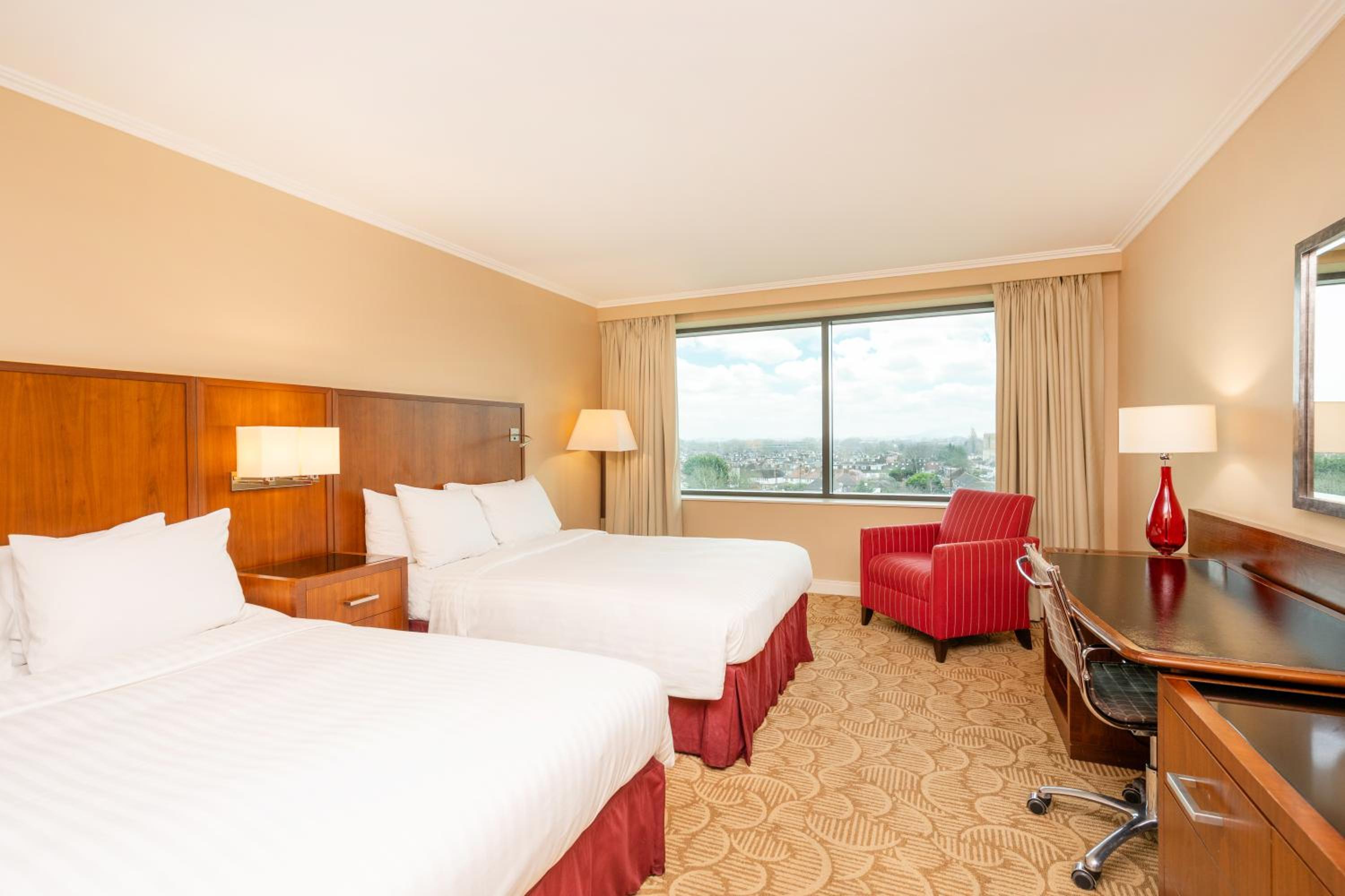 Family, Urban View، Radisson RED London Twickenham 2/7