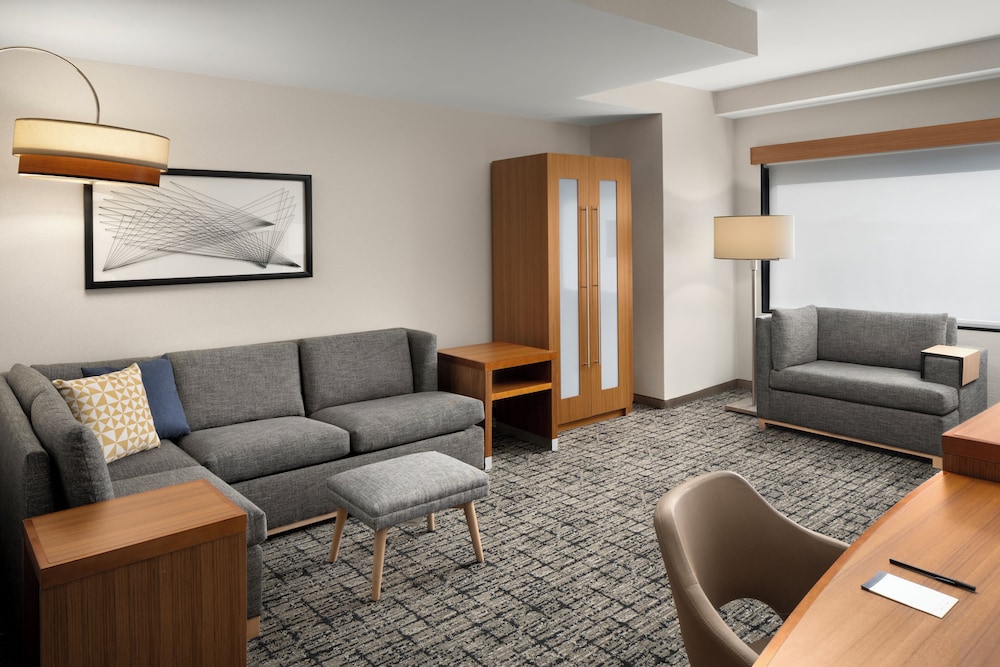 Hyatt Place Denver Cherry Creek 48/72