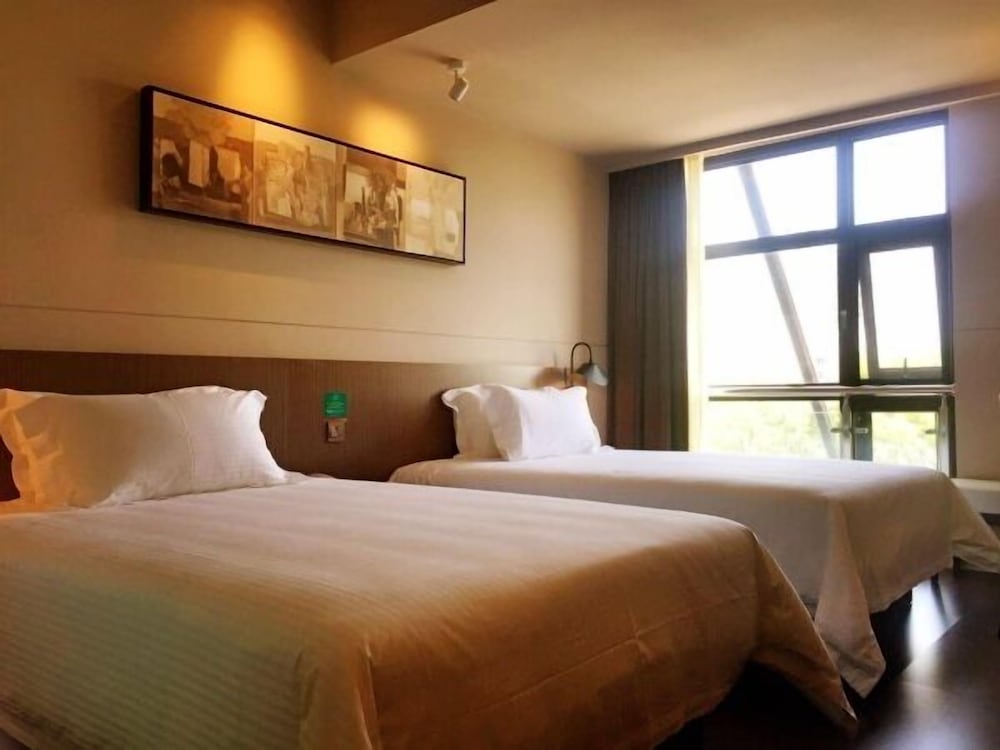 Jinjiang Inn Select Shanghai Safari Pak 6/24