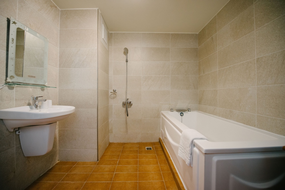 HE SEN Hostel 43/43