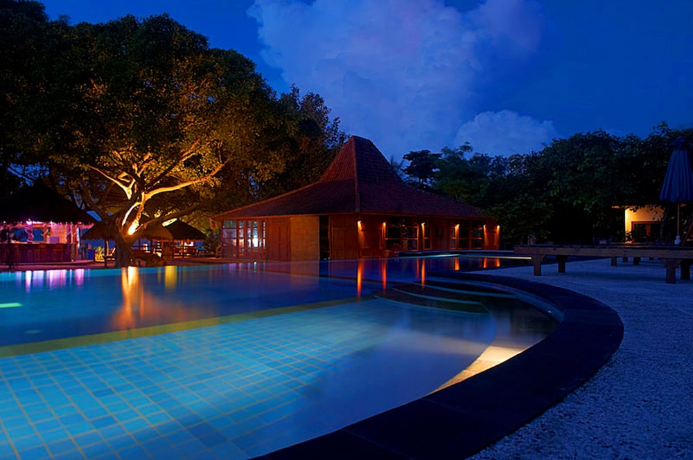 OCEANS 5 DIVE RESORT 54/77
