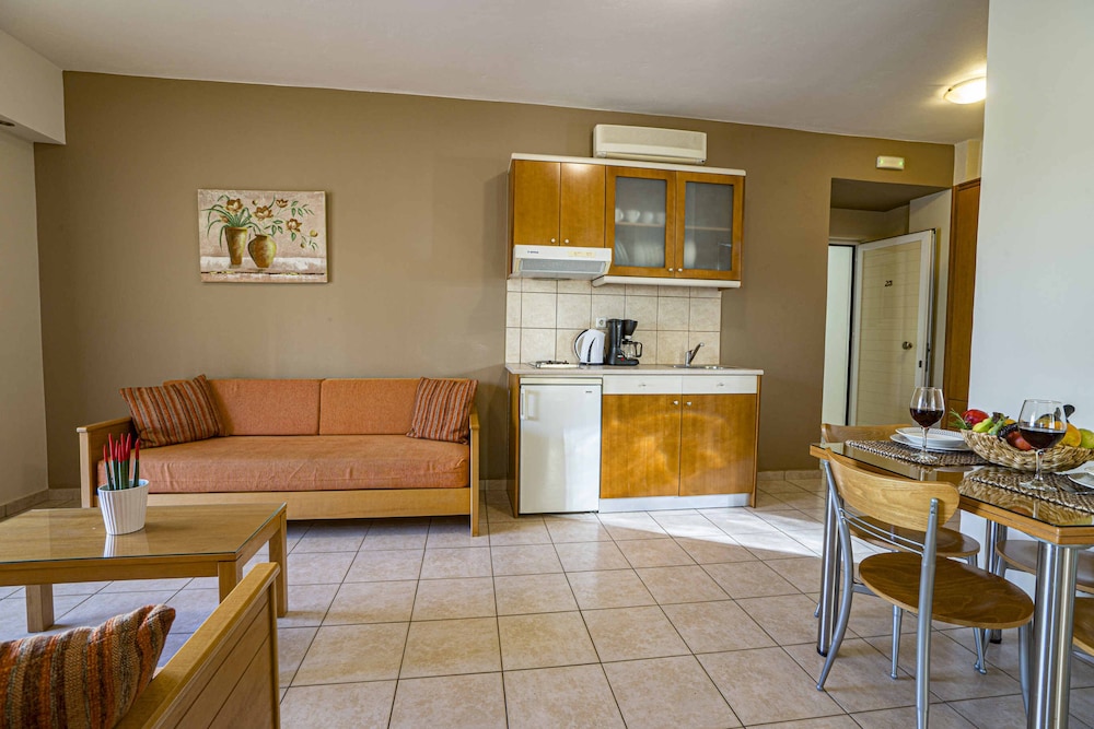Helios Apartments 5/50