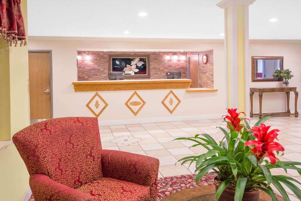 Days Inn by Wyndham Lake Village 10/43