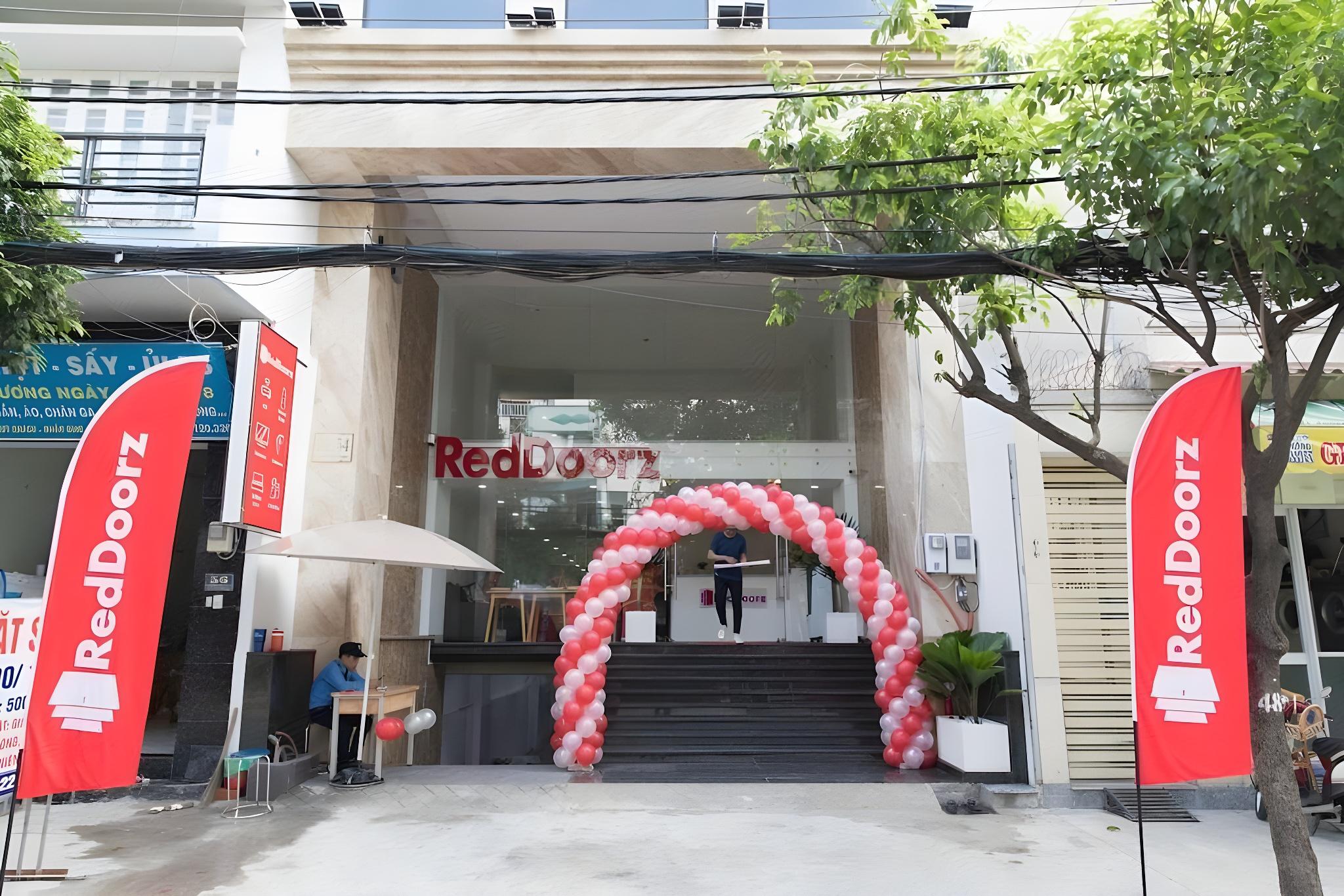 Reddoorz Plus Near Etown 2 6/48