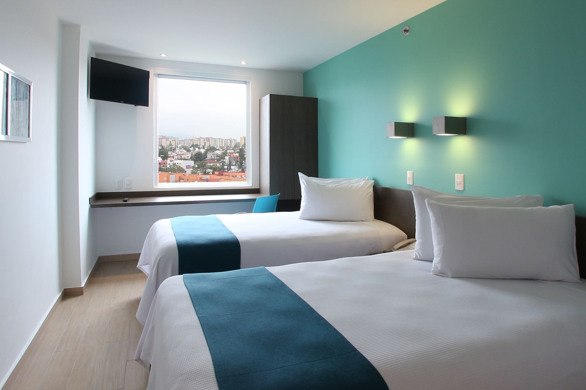 SUPERIOR, TWIN BEDS, CITY VIEW