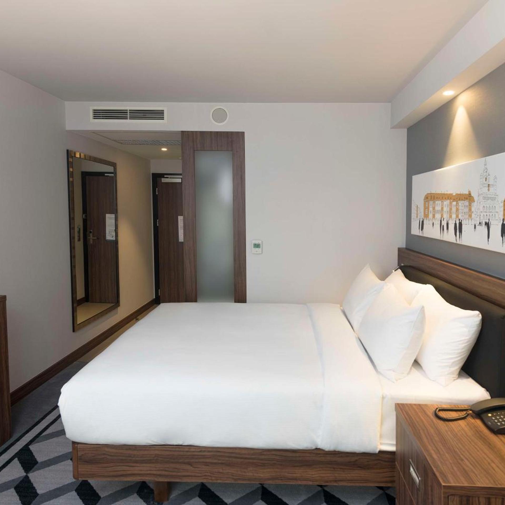 ROOM, QUEEN BED, CITY VIEW, ACCESSIBLE