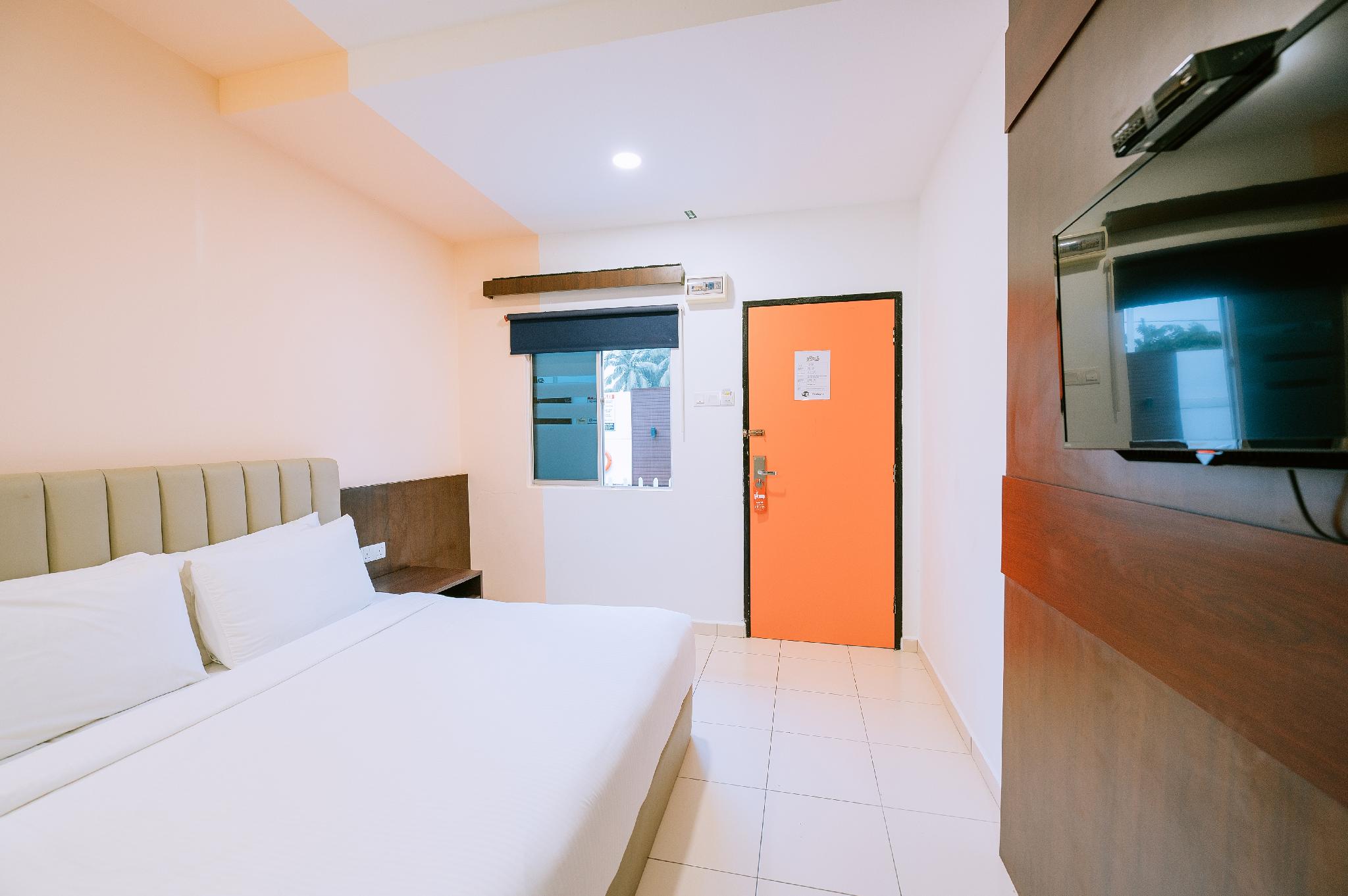 Room, King Bed, Pool Side, Accessible