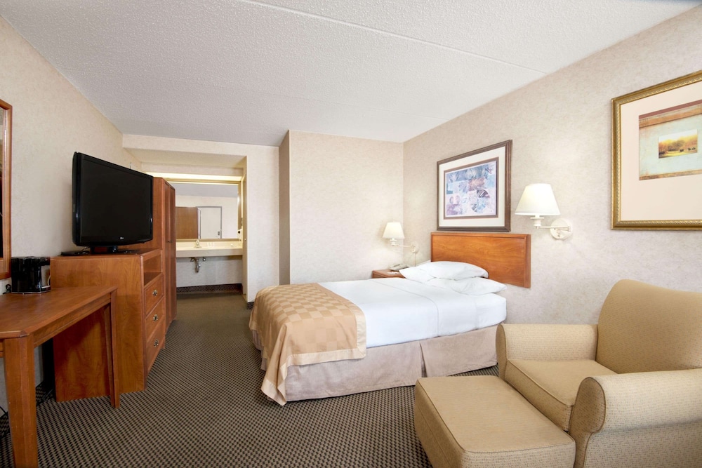 Travelodge by Wyndham Pueblo 8/25