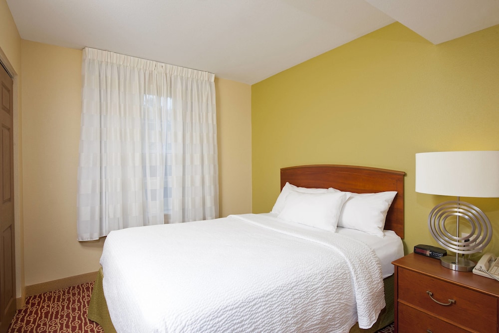 MainStay Suites Bloomington near University 5/42