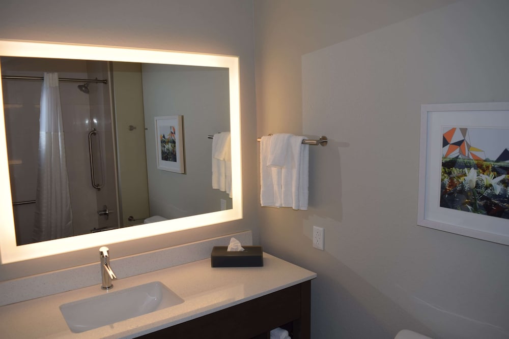 La Quinta Inn & Suites by Wyndham Middletown-Goshen 35/36