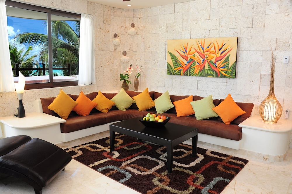 El Taj Oceanfront & Beachside Condo Hotel 55/74