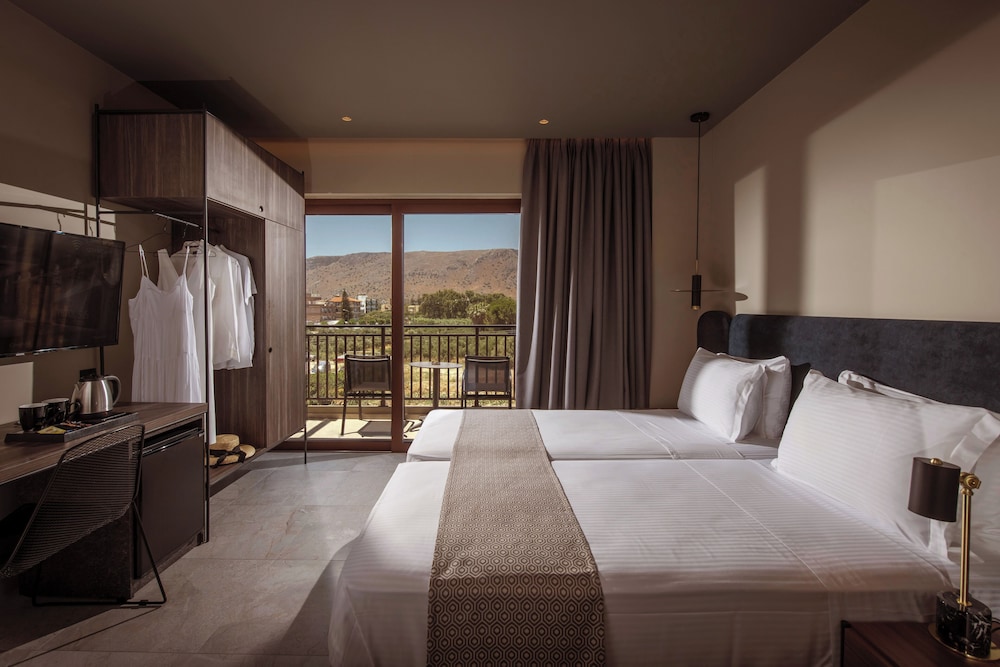 Petousis Hotel & Suites 7/50