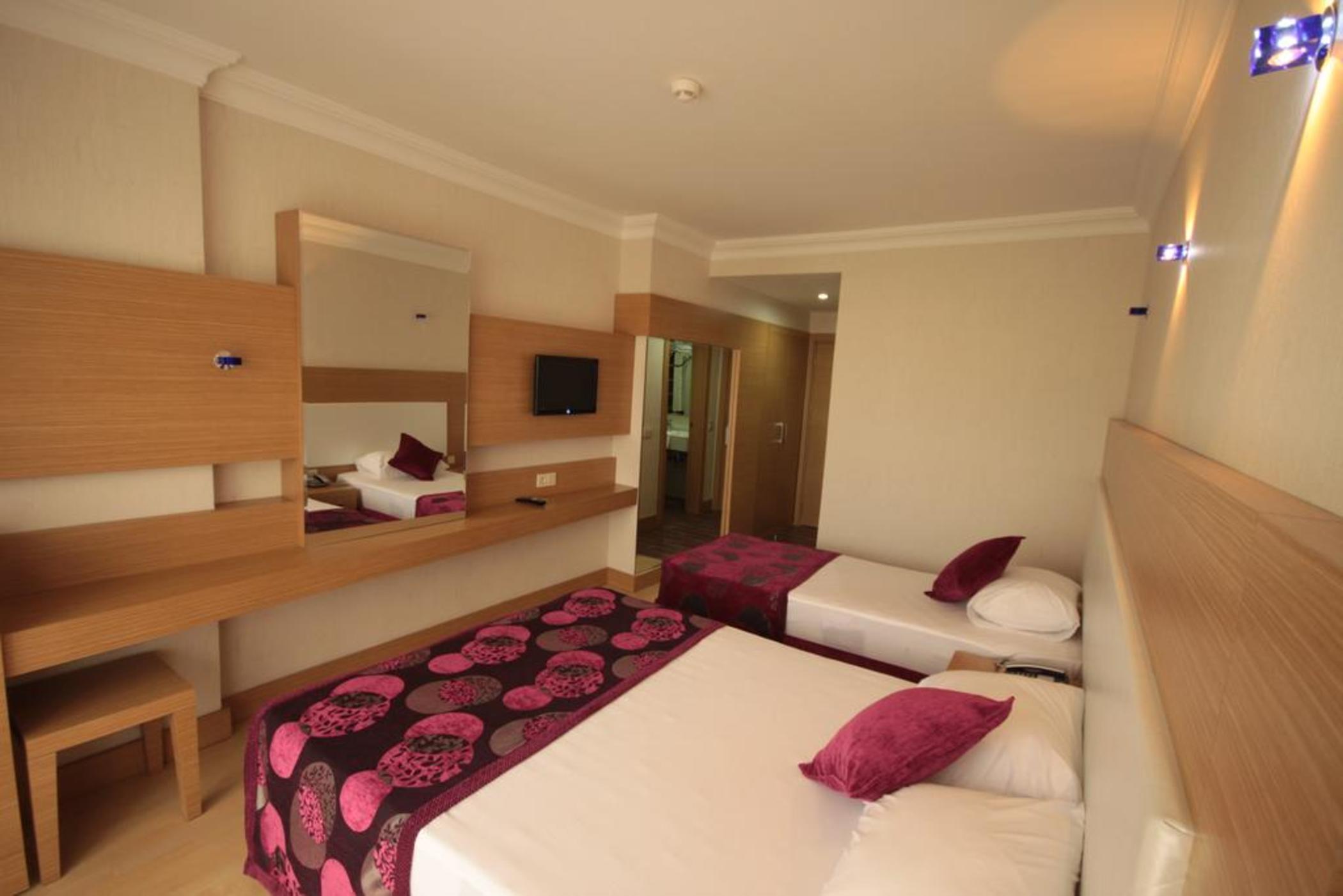 غرفة بسرير بطابقين