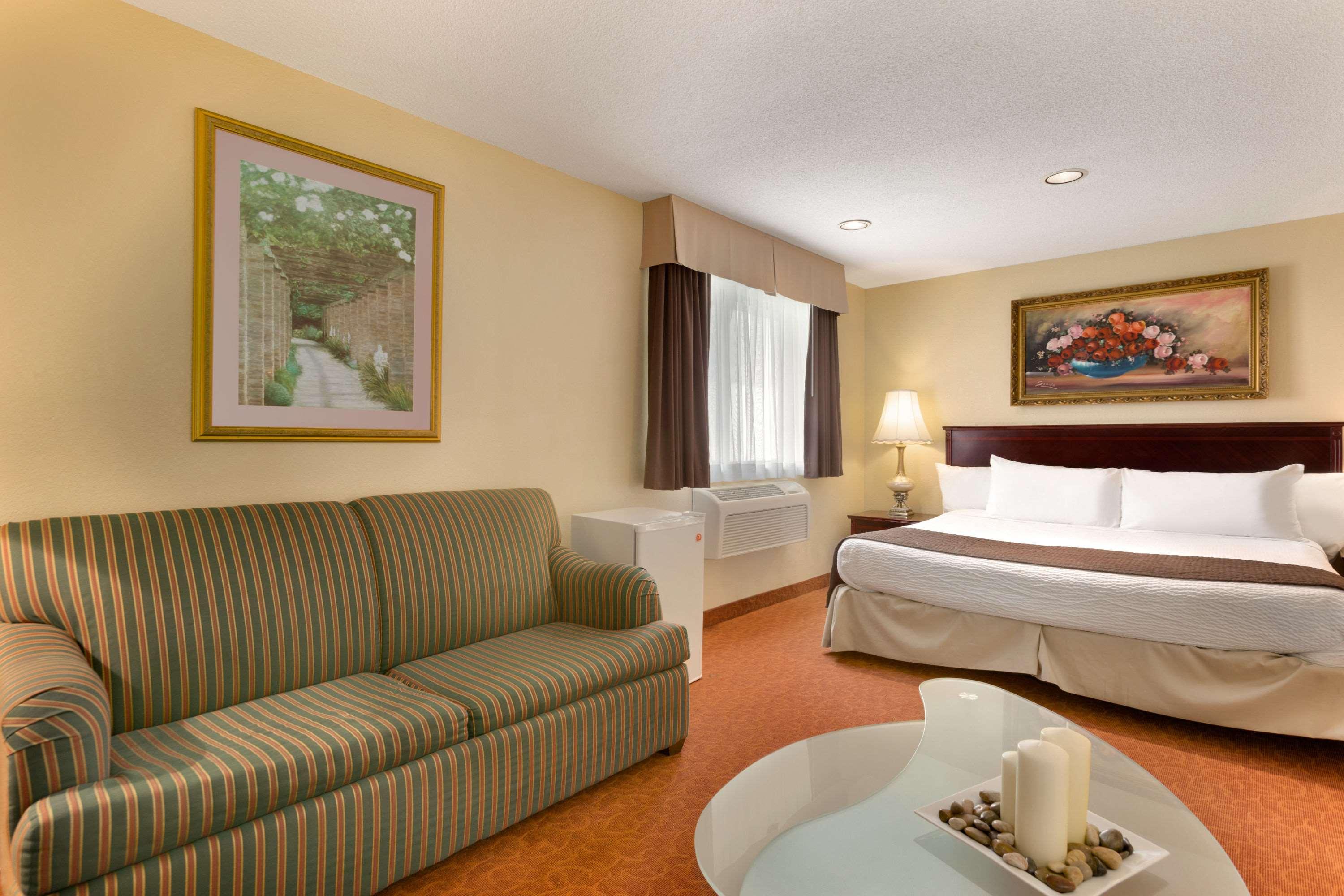 Wallaceburg Inn 11/18