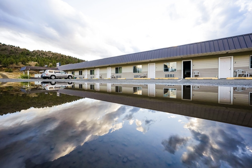 Budget 8 Motel John Day 3/50