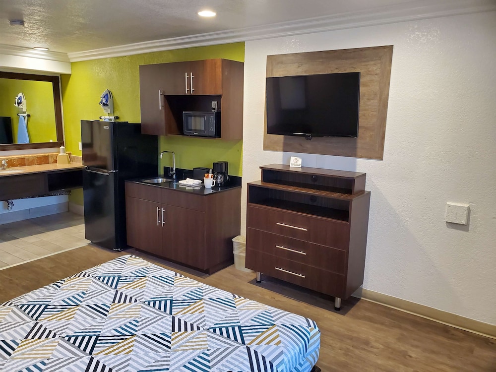 Studio6 National City, CA - Naval Base San Diego 15/56