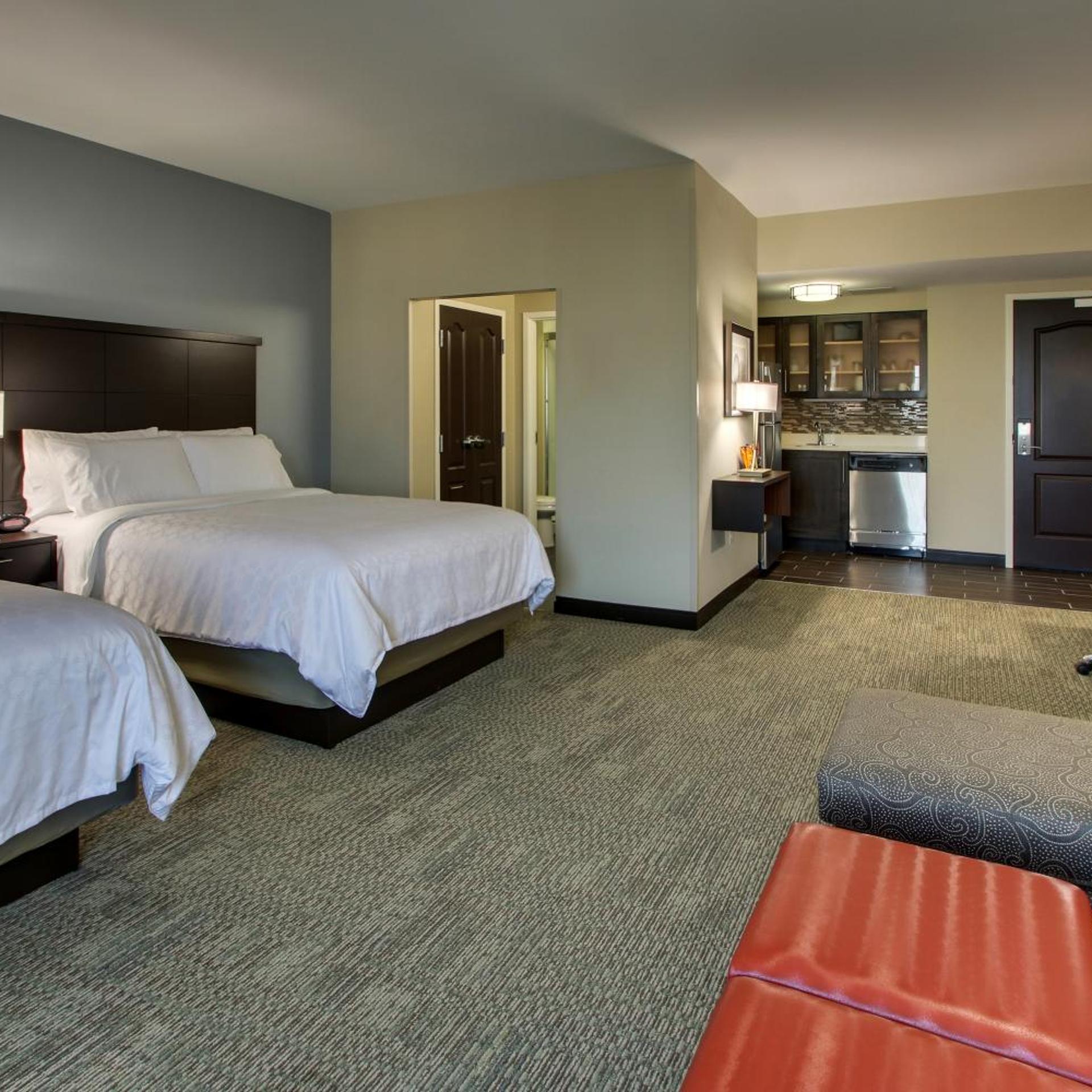 Suite, 2 Queen Beds, Accessible