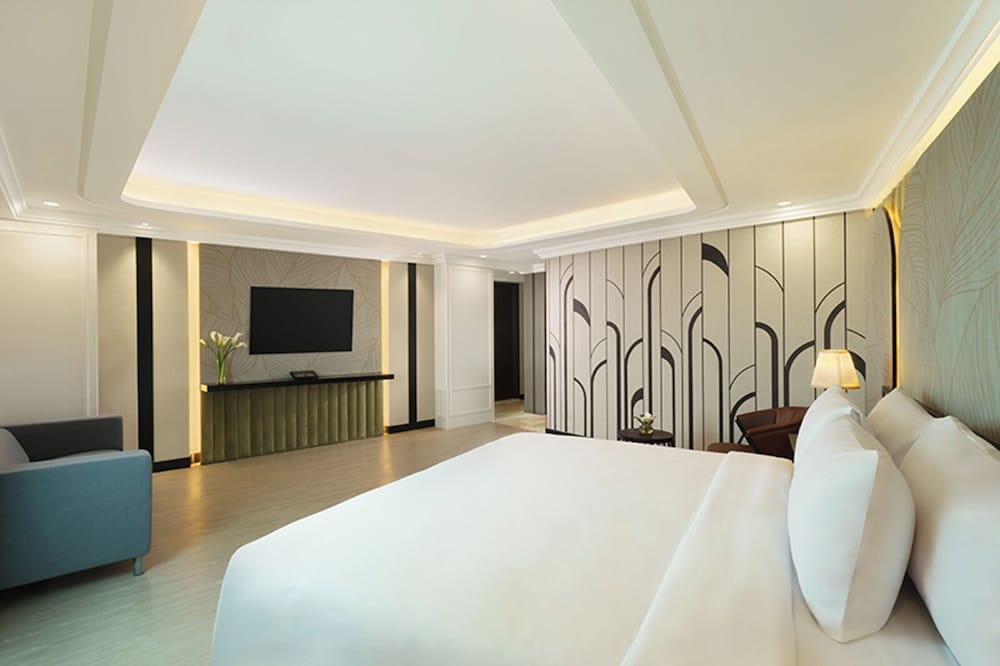 1 BEDROOM, GRAND, DOUBLE BED, POOL VIEW