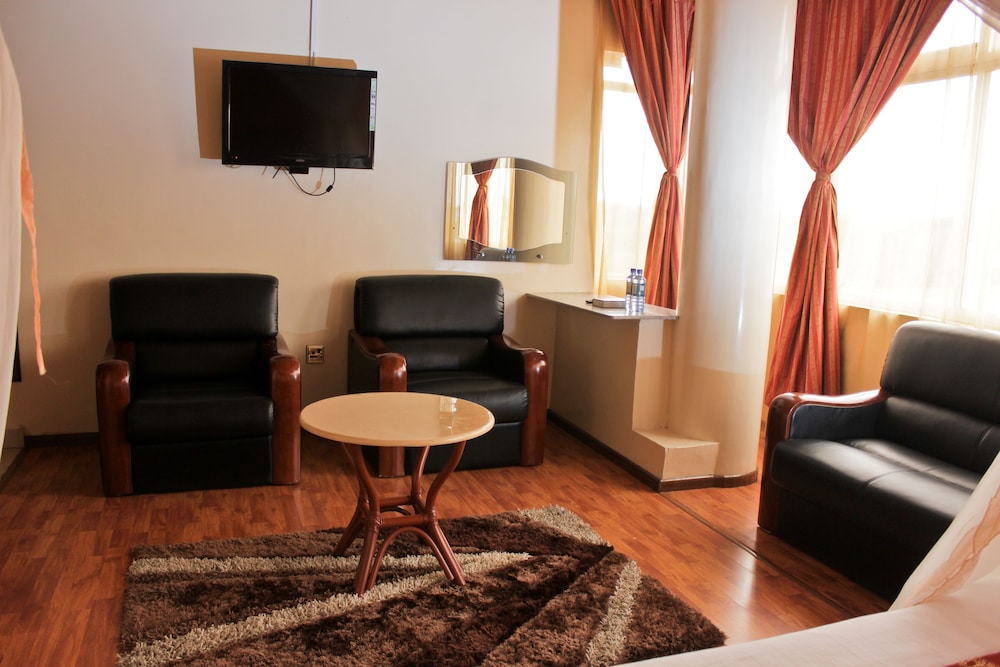 Pearl Palace Hotel 32/36