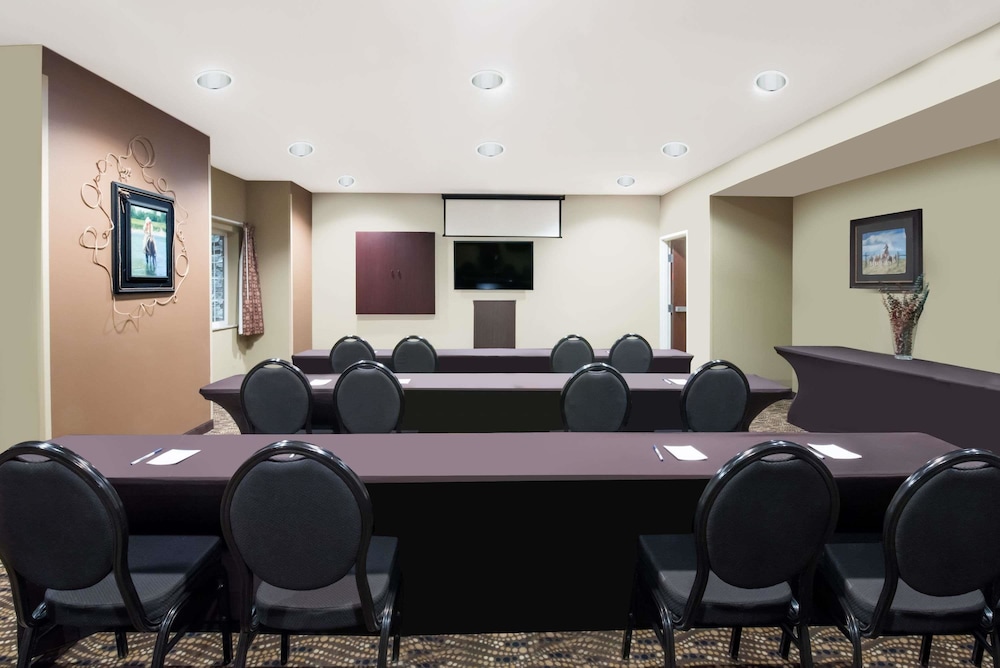 Microtel Inn Suites By Wyndham Sidney 24/25