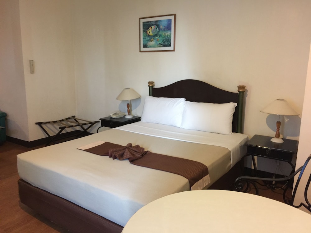 Golden Peak Hotel and Suites powered by Cocotel 15/63