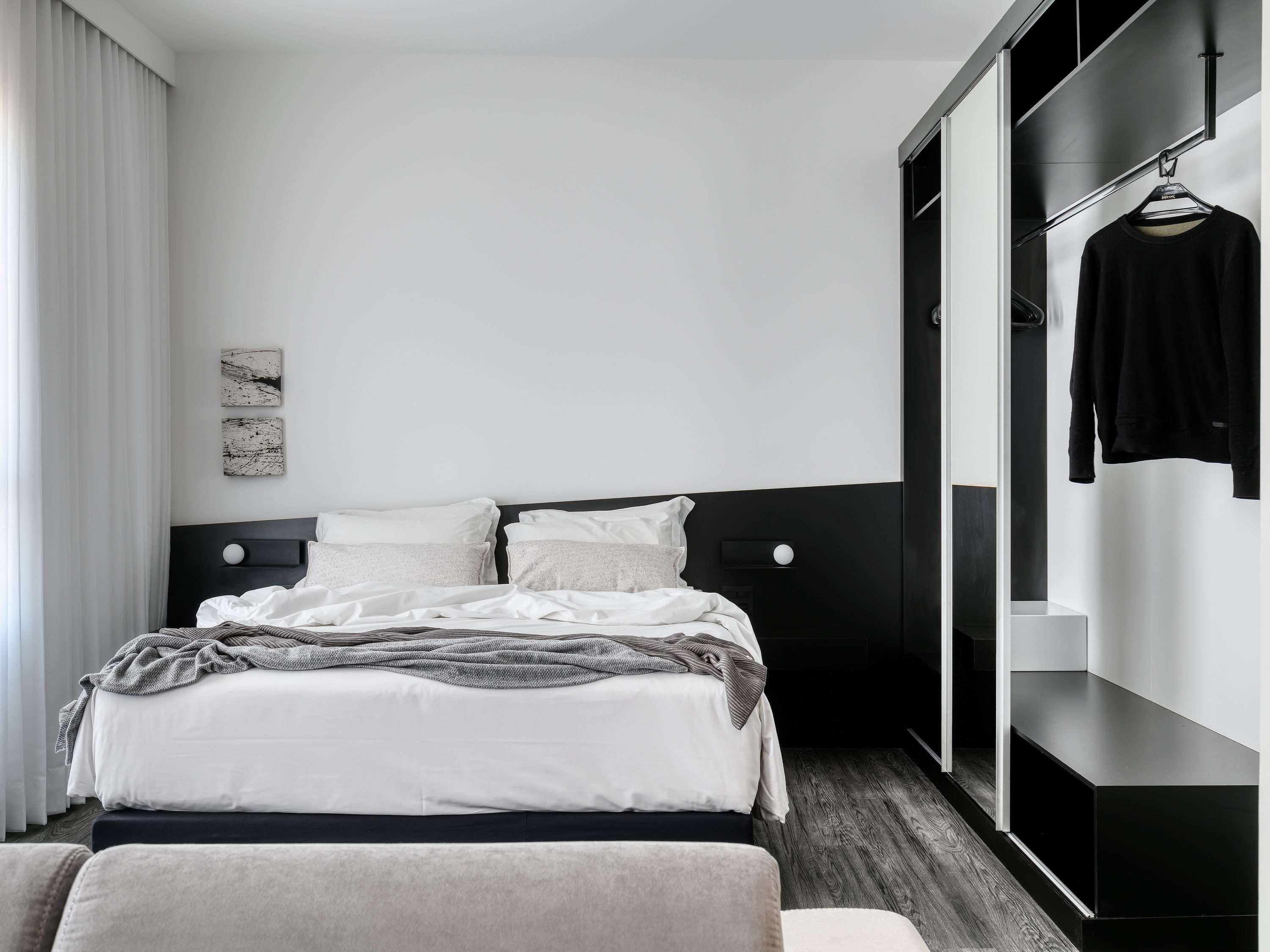 PRIVILEGE, DOUBLE BED