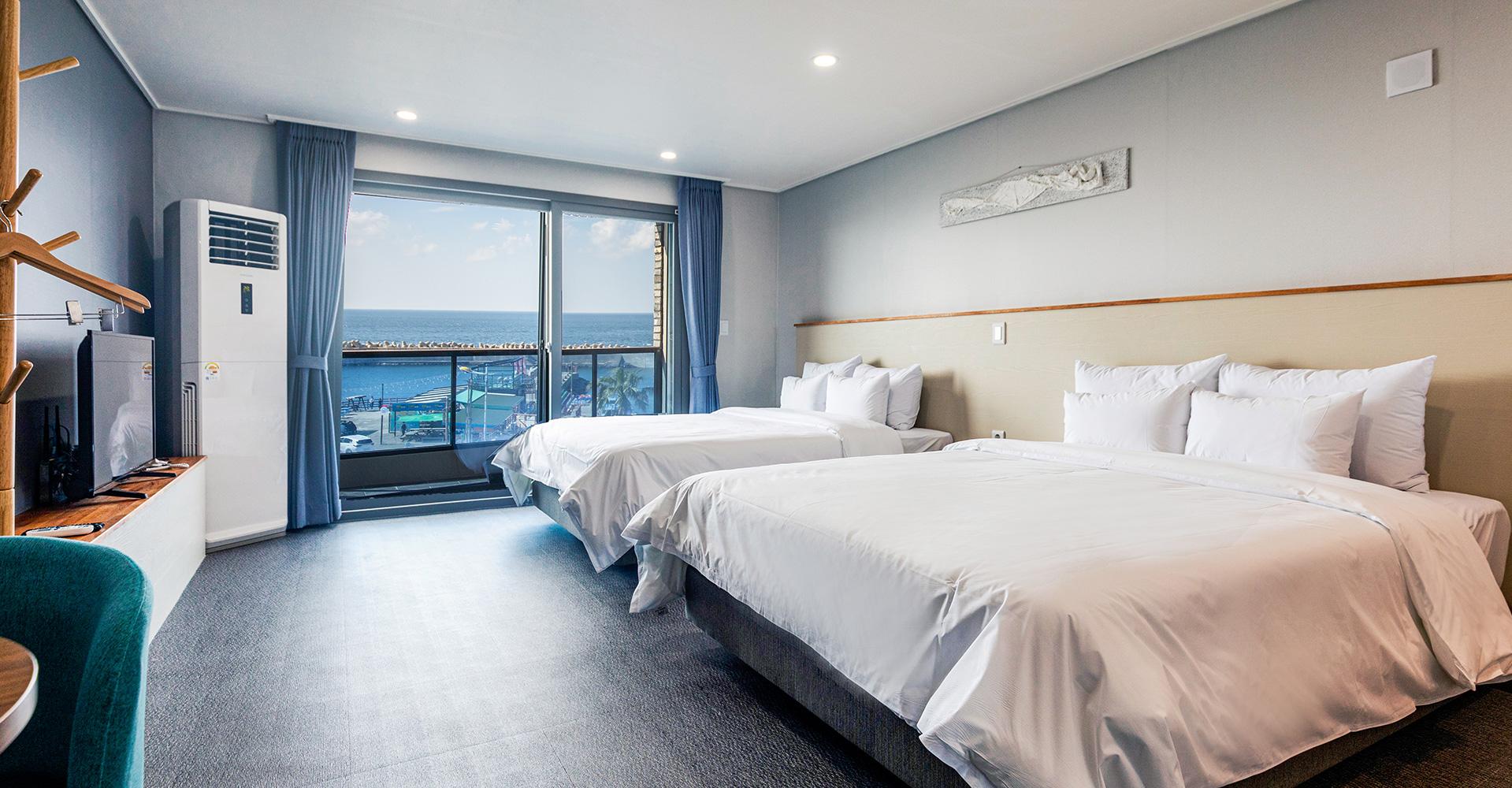 Deluxe, 2 Queen Beds, Ocean View, Aewog Building