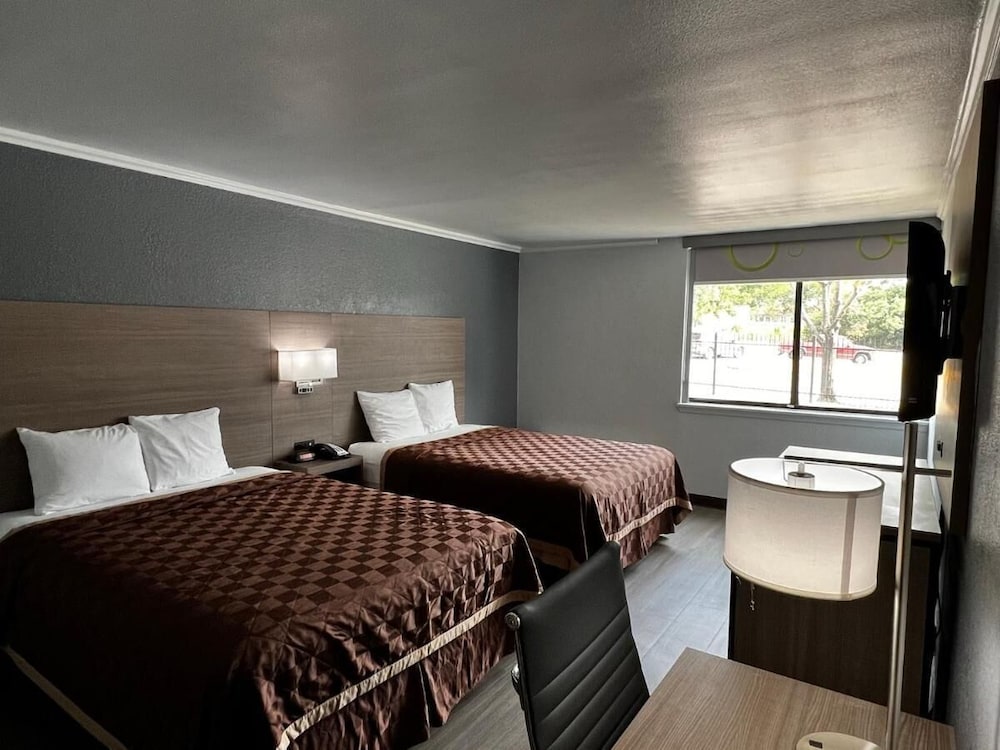 Super 8 by Wyndham Fort Worth Entertainment District 22/49