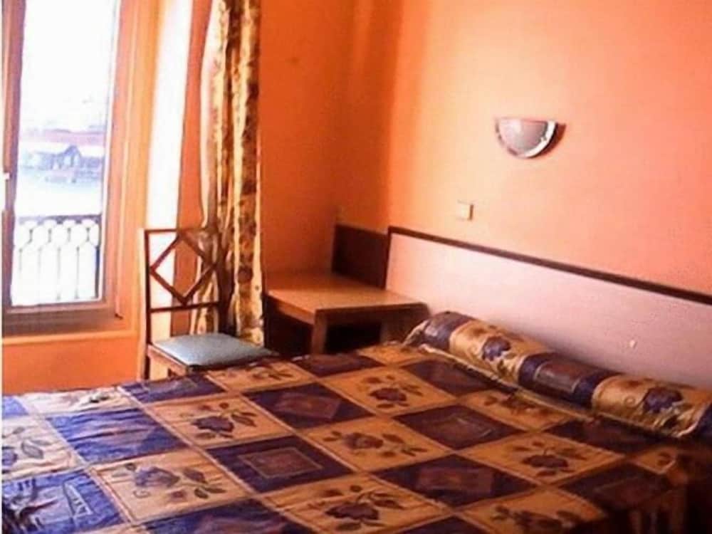Hotel de Lorraine 7/32