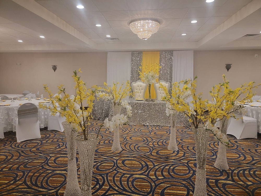 Days Inn and Suites by Wyndham Oxford 10/27