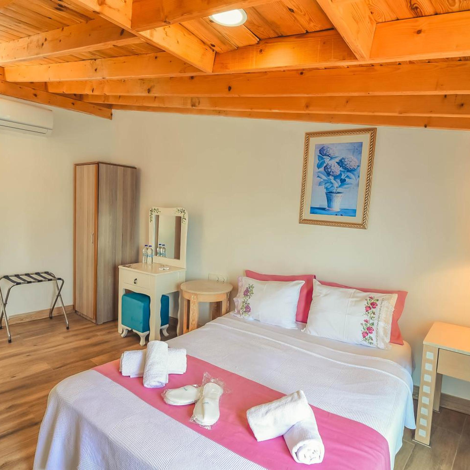 غرفة بسرير مزدوج بشرفة، Alacati Asmali Konak Hotel 6/10
