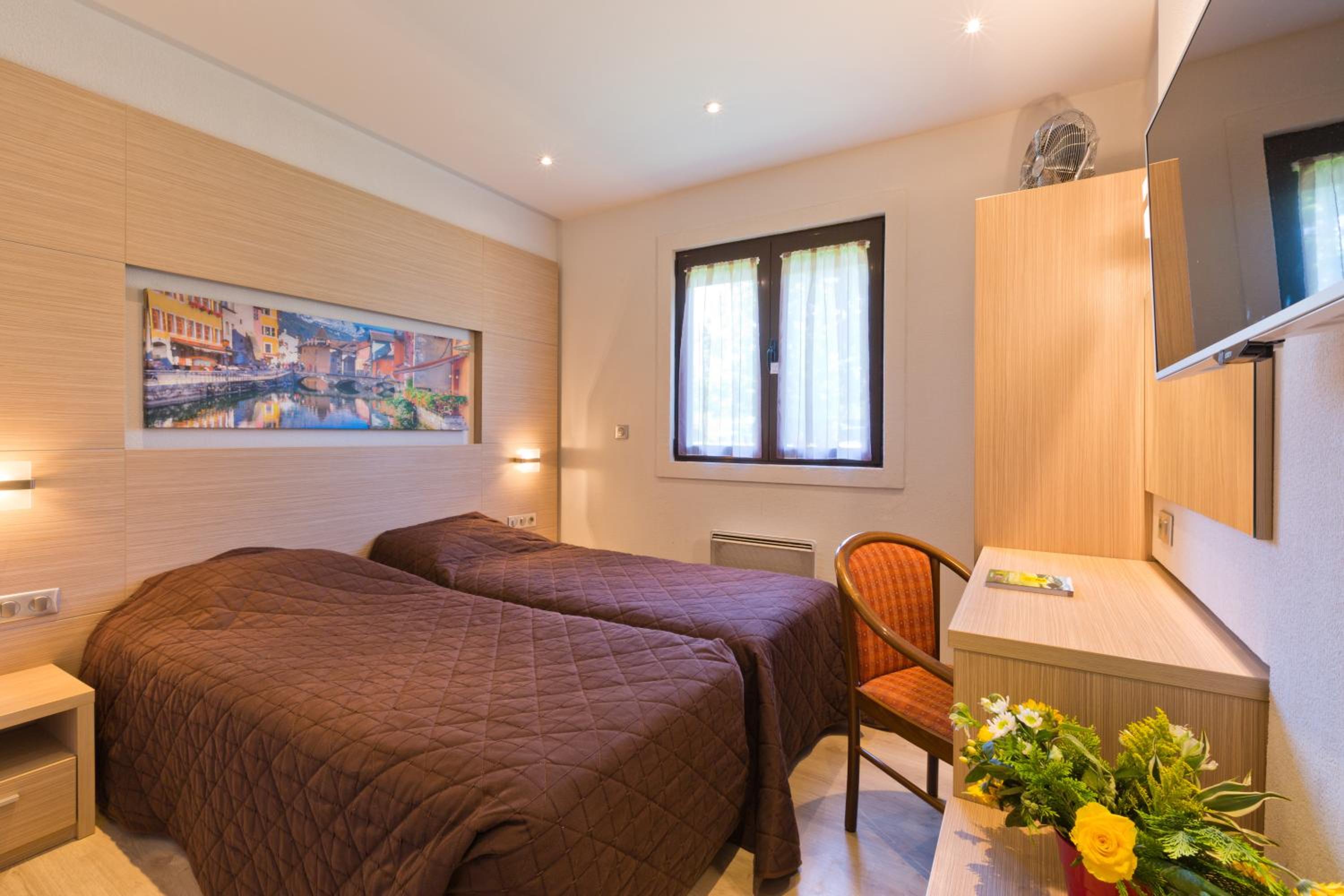 غرفة عائلية، Logis Albhotel Grill 3/9