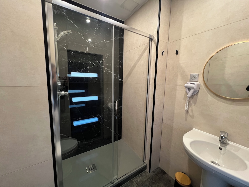 P Tit Dej Hotel Niort 56/58