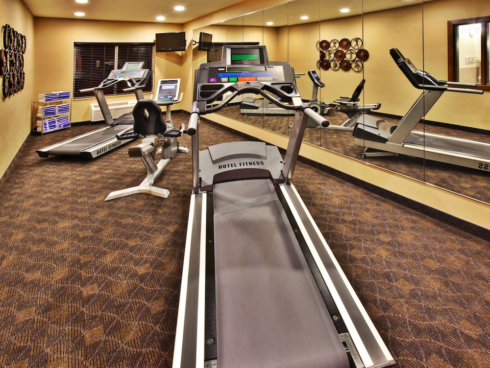 Holiday Inn Express Hotel & Suites Dubuque-West 34/51