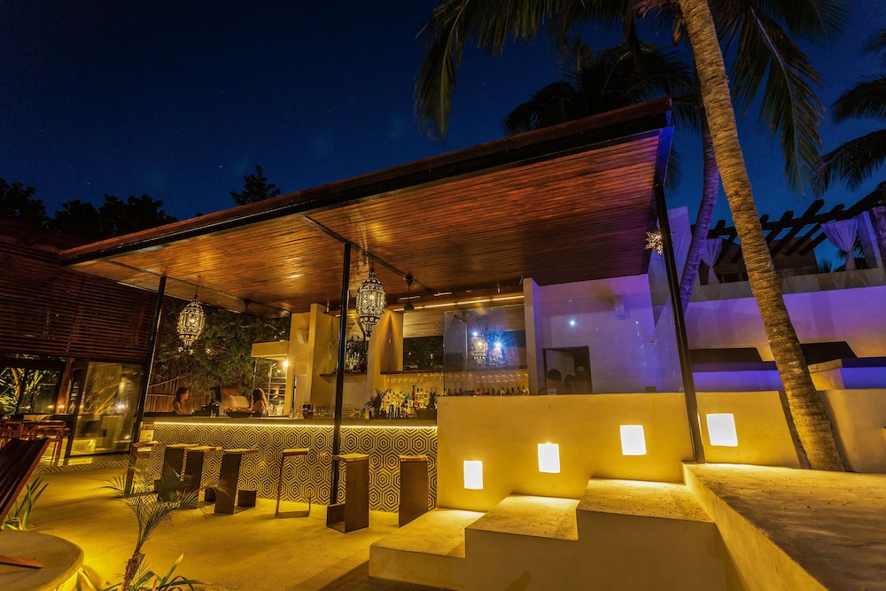 Lotus Beach Hotel 1/49